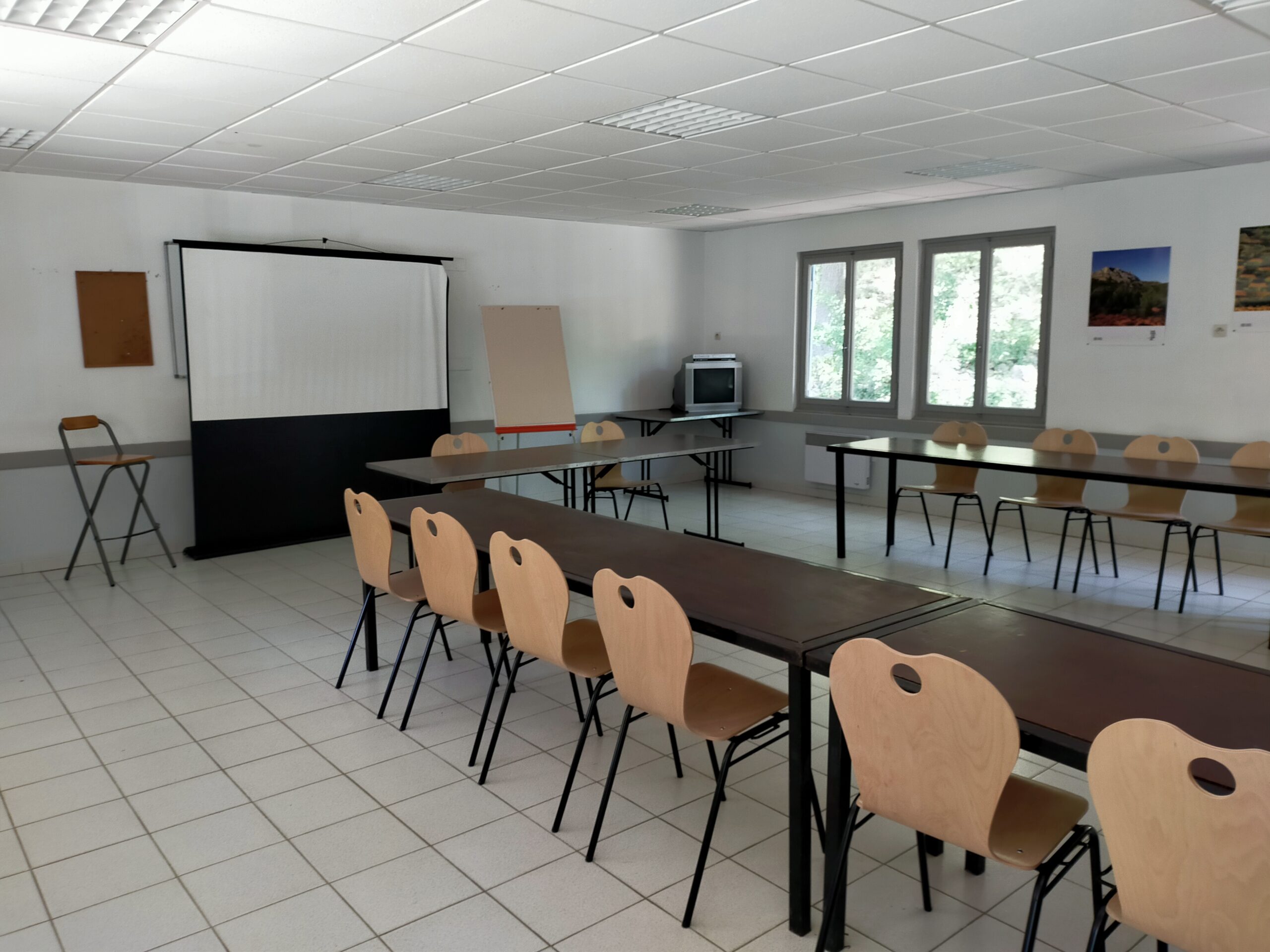 salle de réunion, séminaires Salle de réunion à la baume village vacances, la roque d'anthéron