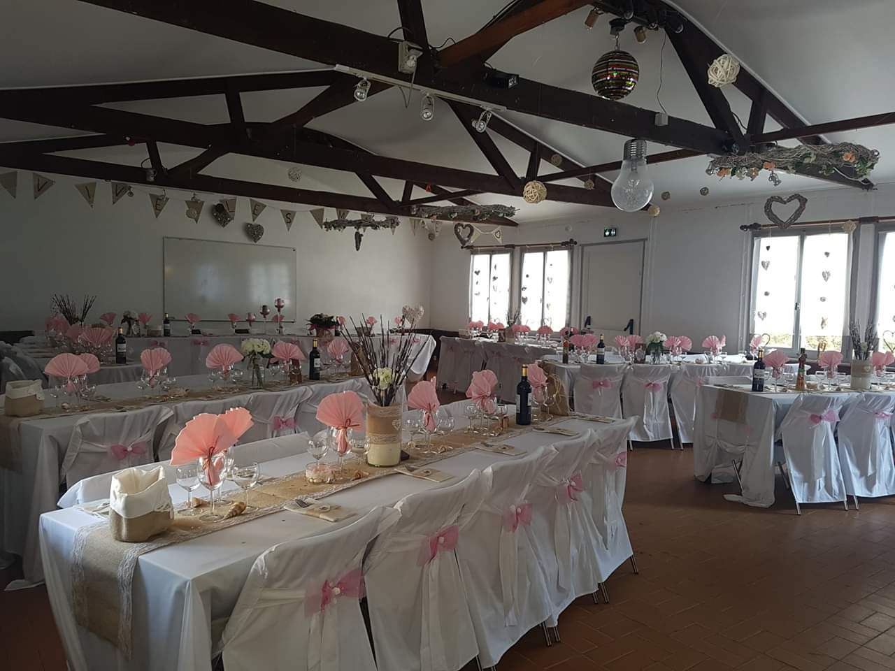 salle_mariage_blanc_1 (1) Événements mariages au domaine de la baume à la roque d'anthéron