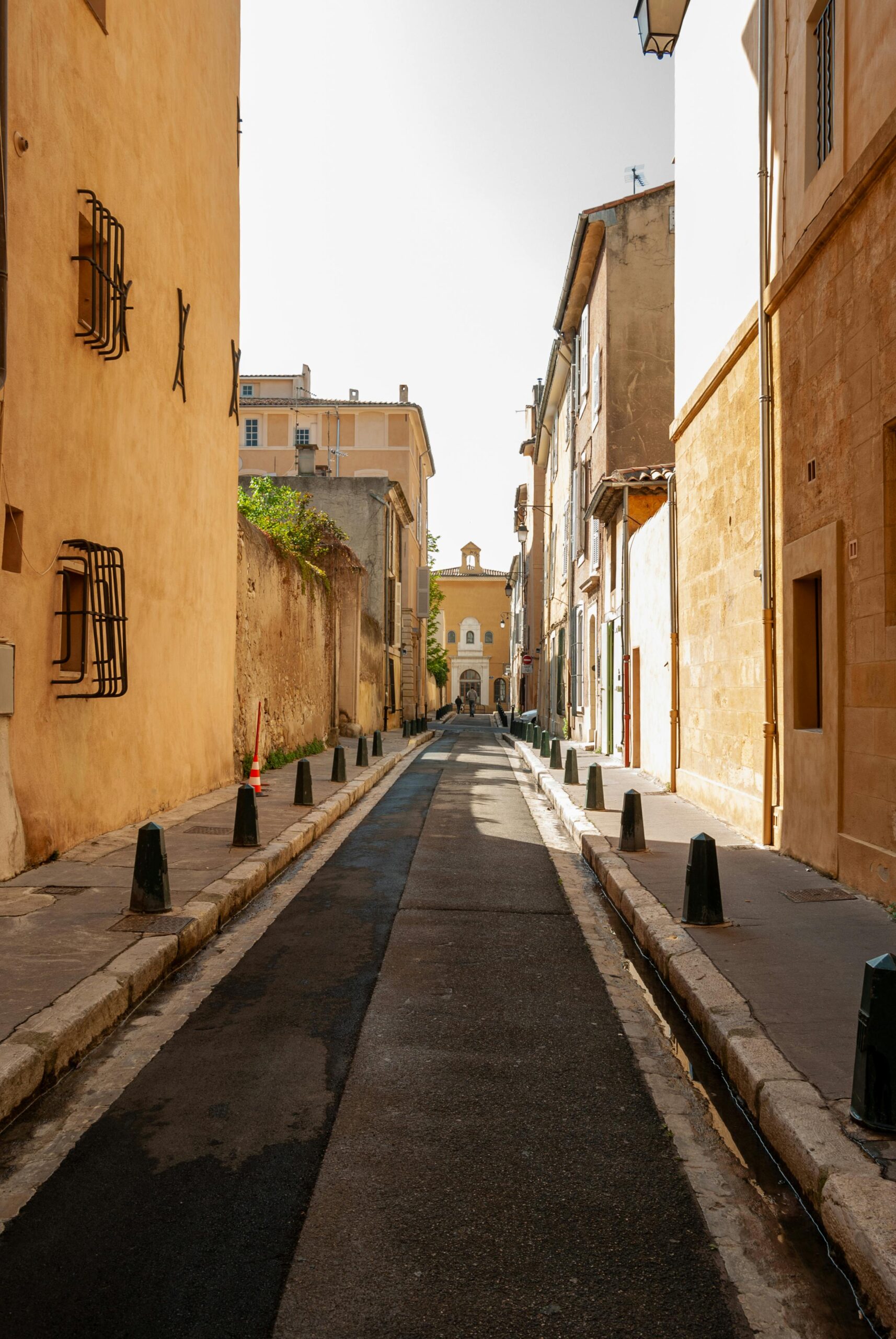ruelle d'aix en provence proche du village vacances de la baume à la roque d'anthéron en provence ruelle d'aix en provence proche du village vacances de la baume à la roque d'anthéron en provence